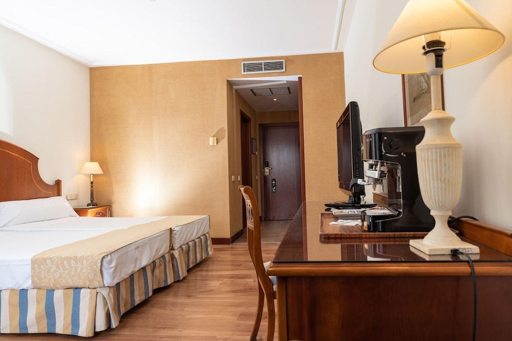 Termes Montbrio Hotel & Spa Montbrió del Camp Екстериор снимка