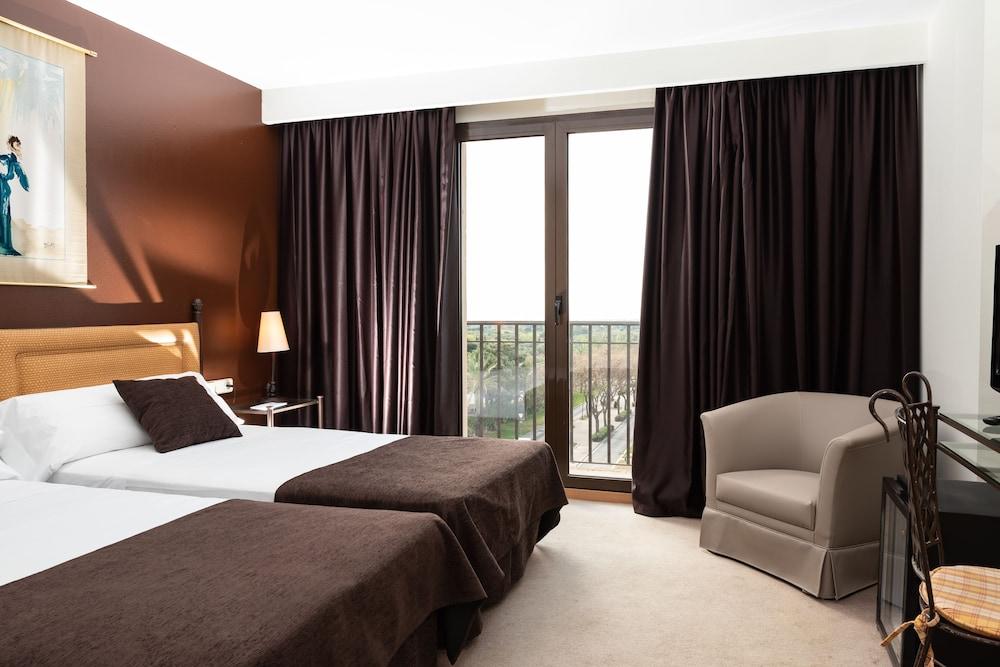Termes Montbrio Hotel & Spa Montbrió del Camp Екстериор снимка