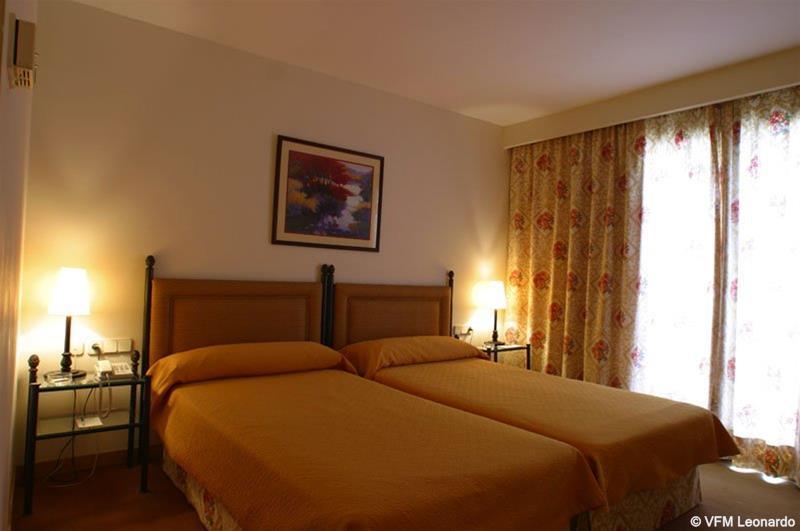 Termes Montbrio Hotel & Spa Montbrió del Camp Стая снимка